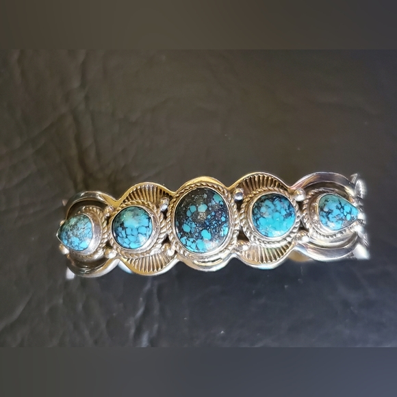 AUTHENTIC EUC NATIVE AMERICAN STERLING AND TURQUOISE CUFF BRACELET - Picture 3 of 15